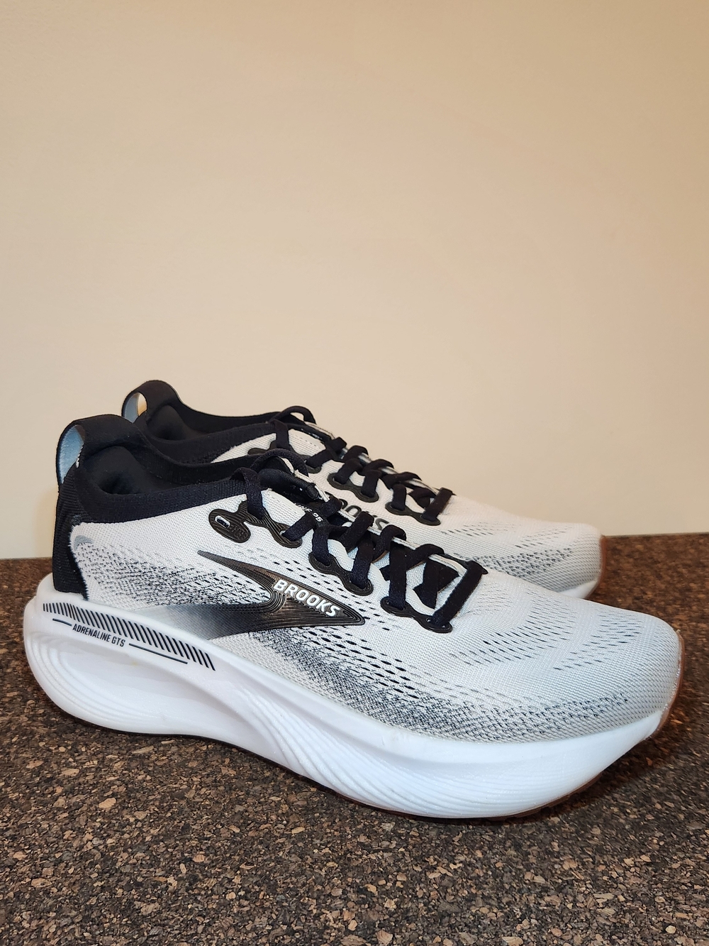 Brooks Adrenaline GTS 25 Running Shoes Womens Size 7.5